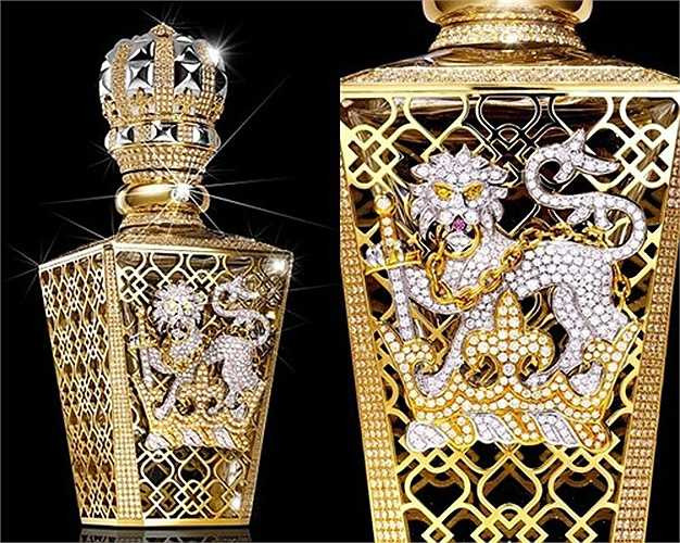 Chai nước hoa No 1 Passant Guardant khác biệt không phải vì loại hương nó mang tới mà là do thời gian lưu giữ mùi thơm này nhờ một công thức bí mật. Chai được chứa đầy 17 ounces nước hoa loại No.1, mùi đặc trưng của Clive Christan, một trong những loại nước hoa đắt tiền nhất thế giới.