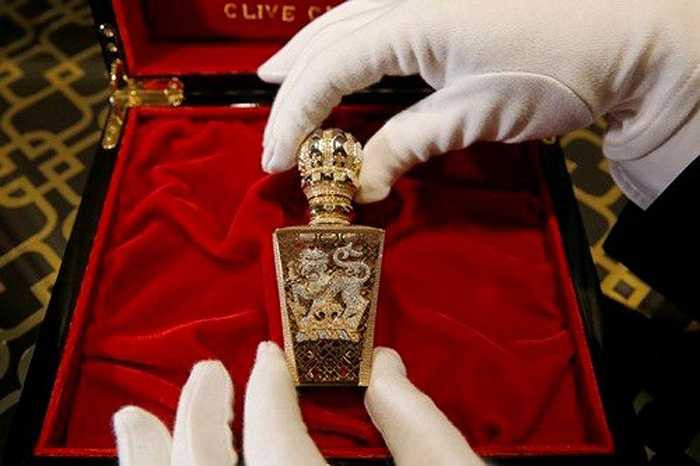 Với mức giá 228.000 USD, lọ nước hoa đặc biệt của hãng nước hoa Anh Clive Christian đã chính thức vượt qua chai Imperial Majesty, có giá 215.000 USD ra mắt năm 2006, và chiếm vị trí nhất bảng là loại nước hoa đắt nhất thế giới. 