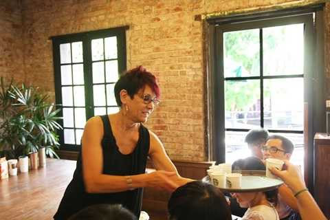 “Anniversary Blend là loại cà phê dùng để chào đón ngày lễ kỷ niệm hằng năm của công ty”, bà Patricia Marques, Tổng giám đốc Starbucks Việt Nam chia sẻ “Anniversary Blend là loại cà phê dùng để chào đón ngày lễ kỷ niệm hằng năm của công ty”, bà Patricia Marques, Tổng giám đốc Starbucks Việt Nam chia sẻ