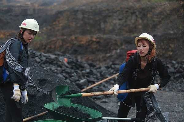 Bên cạnh đó, việc sinh ra trong một gia đình có bố mẹ làm ngoại giao, sống tại nước ngoài nhiều năm, làm người khác luôn có cảm giác rằng cô gái này phải rất tiểu thư, chảnh choẹ và khó gần.