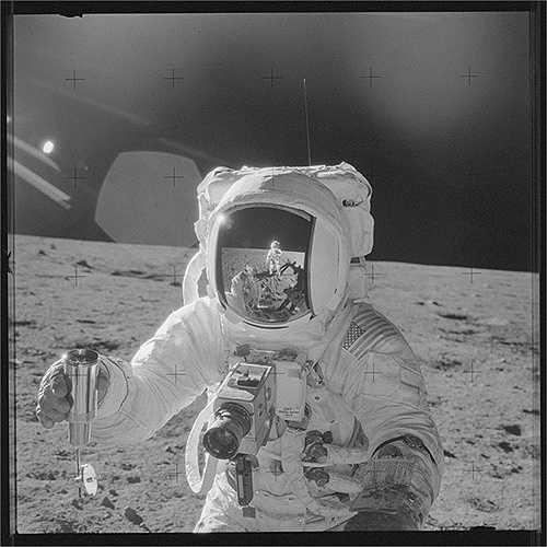 Apollo 17 đã phá vỡ nhiều kỷ lục trước đó như có thời gian dài nhất trong quỹ đạo Mặt Trăng, có mẫu vật lớn nhất mang về Trái Đất... (Nguồn: Sputniknews)