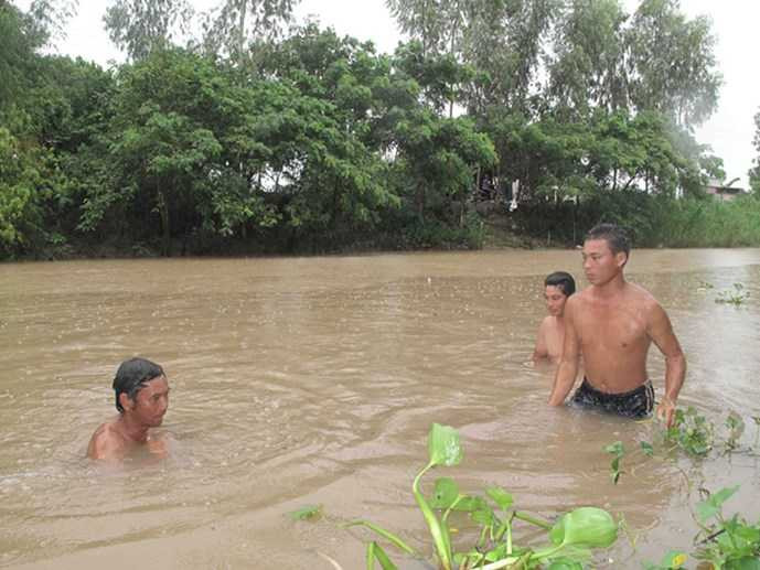 Già đình bà Thơm sau 3 ngày cất công tìm kiếm nhưng đến nay vẫn chưa tìm thấy hài cốt