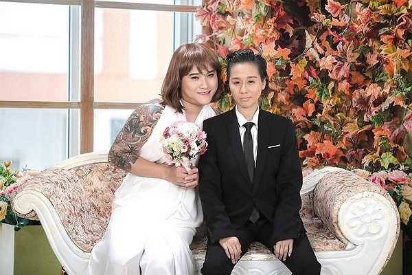 Nhưng với Tiên Moon, Vũ Duy Khánh cảm nhận được tình yêu thực sự mà cô dành cho mình và cho rằng đây chính là người phụ nữ mà bấy lâu nay mình luôn tìm kiếm. Chính vì vậy, Vũ Duy Khánh đã quyết định công khai chuyện tình cảm của hai người với gia đình, bạn bè và công chúng.