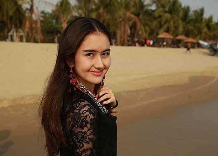 Vẻ đẹp của những cô gái Duy Ngô Nhĩ không chỉ làm các chàng trai phải xao xuyến mà còn khiến cho nhiều cô gái phải ghen tị xen lẫn ngưỡng mộ. 