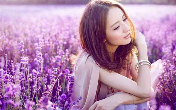 Năm 2014, cô lên xe hoa với đồng nghiệp Trần Tư Thành.