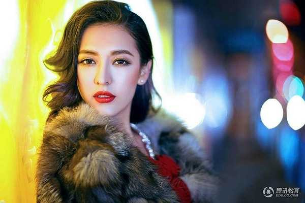 Cô sở hữu vóc dáng nóng bỏng, khuôn mặt xinh như tiên nữ. Nguồn: Dân Việt