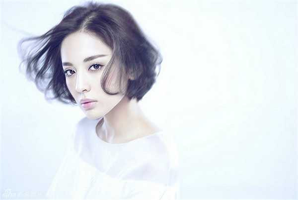 Vẻ đẹp mong manh, trong sáng của mỹ nhân 9X khiến cộng đồng mạng phát sốt.