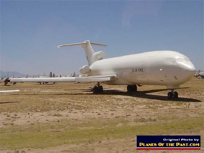 Hàng năm Mỹ cho nghỉ hưu nhiều máy bay và đây là nơi tập kết của chúng. Các loại máy bay được phân loại và xếp hàng gọn gàng ở đây