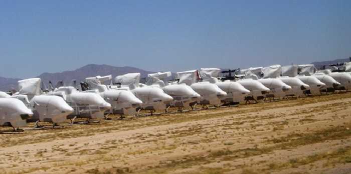 Những chiếc trực thăng xếp hàng ngay ngắn giữa 'nghĩa địa máy bay' rộng lớn