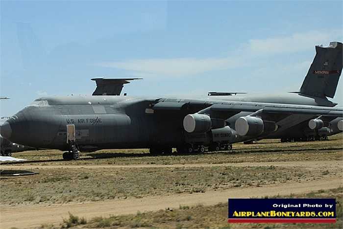 Một chiếc máy bay vận tải C-5 Galaxy