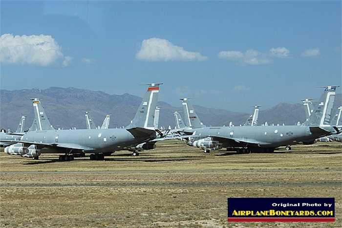 Máy bay tiếp nhiên liệu trên không KC-135 Stratotanker của Không quân Mỹ