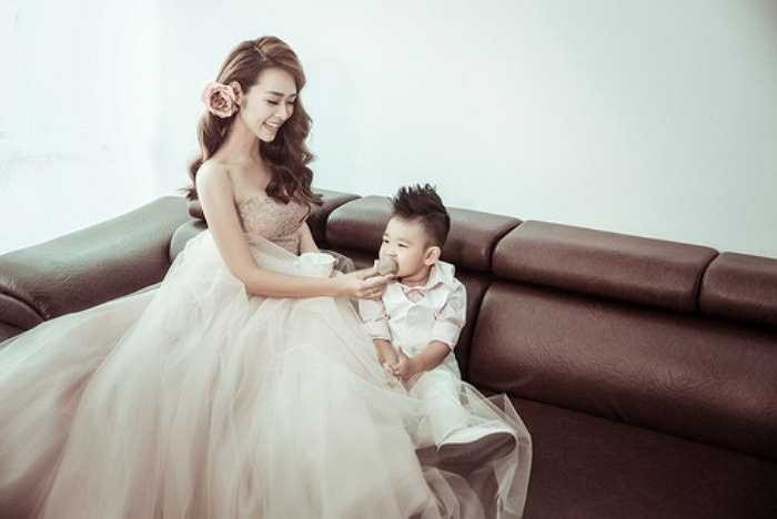 Sau những vấp váp đầu đời, Diệp Bảo Ngọc đang dần bình yên trong tâm hồn cạnh gia đình và cậu con trai lên 3 tuổi.