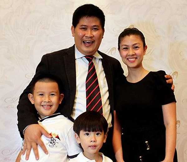 Phước Sang và Kim Thư cùng hai con trai ngày còn hạnh phúc bên nhau
