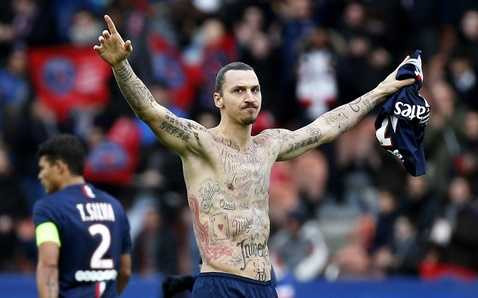 Ibrahimovic xăm tên của 50 nạn nhân xấu sổ đã thiệt mạng vì nghèo đói