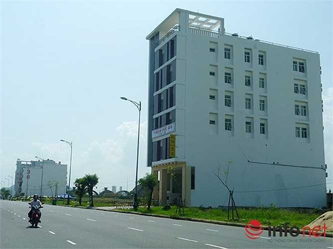 Trước đó, chia sẻ với báo chí, ông Nguyễn Điểu - Giám đốc Sở Tài nguyên và Môi trường TP Đà Nẵng cho biết, đây là hiện tượng bất thường, đáng báo động, tuy nhiên rất khó có thể kiểm soát do quy mô quá lớn. 'Một trong những khó khăn của địa phương để xử lý tình trạng này là người Việt Nam mua đất nhưng đứng sau cuộc mua bán lại là người Trung Quốc', ông Điểu nói.