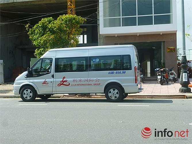 Xe cộ đến những ngôi nhà này tuy mang biển số Đà Nẵng nhưng đều ghi chữ Trung Quốc.