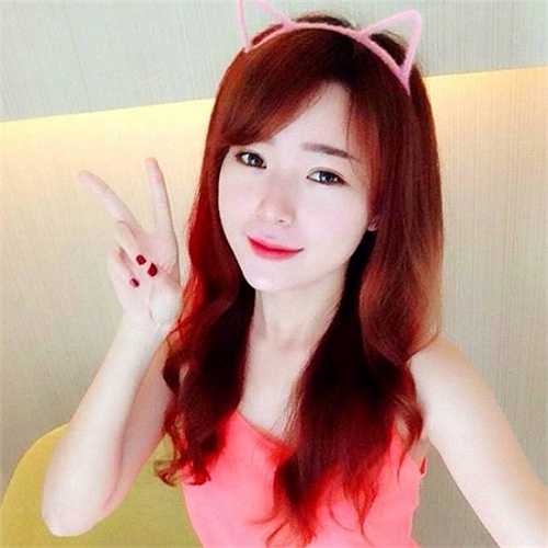 Cô bạn còn có sở trường: Đánh đàn piano.