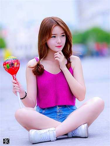 Mơ ước của nữ sinh xinh đẹp này là mở một công ty mỹ phẩm riêng, quy mô lớn.