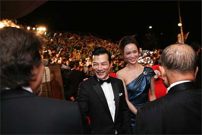 Sau phần chụp hình kỉ niệm, trả lời phỏng vấn báo giới, Trần Bảo Sơn có dịp hội ngộ với nhiều gương mặt nổi tiếng, đang hoạt động điện ảnh ở các nước trong châu Á.