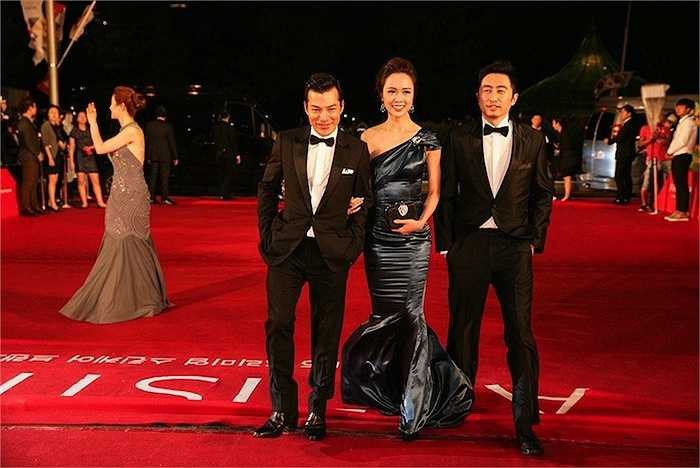 Ngay khi vừa có mặt, cả hai nhận được sự quan tâm, săn đón của giới truyền thông nước ngoài.