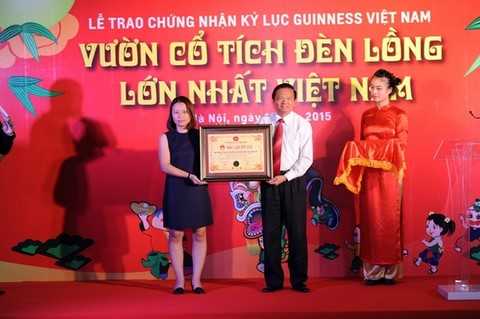 Vườn cổ tích đèn lồng lớn nhất Việt Nam được xác lập Kỷ lục Guinness Vườn cổ tích đèn lồng lớn nhất Việt Nam được xác lập Kỷ lục Guinness