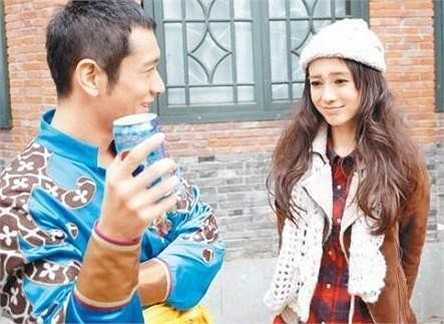 Tháng 2/2010, mặc cho dư luận đồn đoán chuyện tình cảm, Huỳnh Hiểu Minh và Angela Baby xuất hiện chung trong mẫu quảng cáo của một thương hiệu.