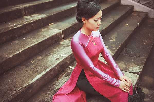 Lê Thanh Phương là đại diện duy nhất của Việt Nam. Anh mang đến fashion week 15 bộ áo dài và 20 bộ đầm dạ hội - áo cưới lấy ý tưởng từ áo dài Việt Nam