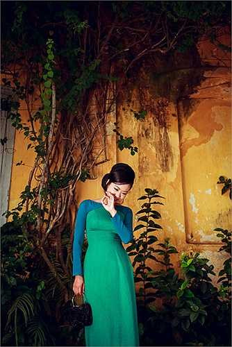 Đó chính là vẻ đẹp cổ điển, thanh tao, thanh lịch toát lên từ dáng hình, vẻ đẹp tâm hồn của người phụ nữ Sài Gòn thập niên 60-70. 