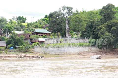 Tháp cổ của người Lào bên bờ sông Mã Tháp cổ của người Lào bên bờ sông Mã