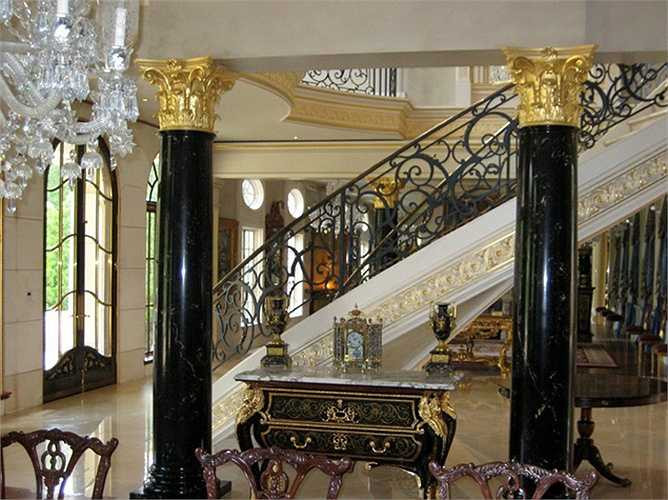 Đến đầu năm 2015, giá niêm yết đã giảm xuống còn 9,9 triệu USD do không có người mua.