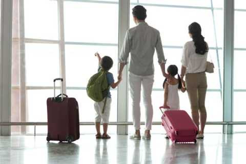 Trải qua nhiều biến cố, cuối cùng anh chị đã có được niềm hạnh phúc bên hai đứa con xinh xắn, ngoan ngoãn. (Ảnh minh họa)