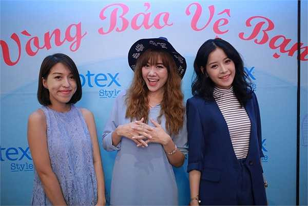 Còn Hari Won lại luôn nhường phần tỏ tình cho chàng và kết hợp với việc nhõng nhẽo một thời gian khá lâu. Dù vậy, cô thấy may mắn khi luôn được bạn trai là rapper Tiến Đạt chiều chuộng, yêu thương