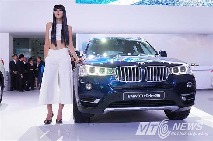 Dàn mẫu Tây cũng được các hãng xe đem đến triển lãm như một cách gây ấn tượng với khách hàng Việt Nam, nơi thị hiếu tiêu dùng rất chuộng xe ngoại nhập.