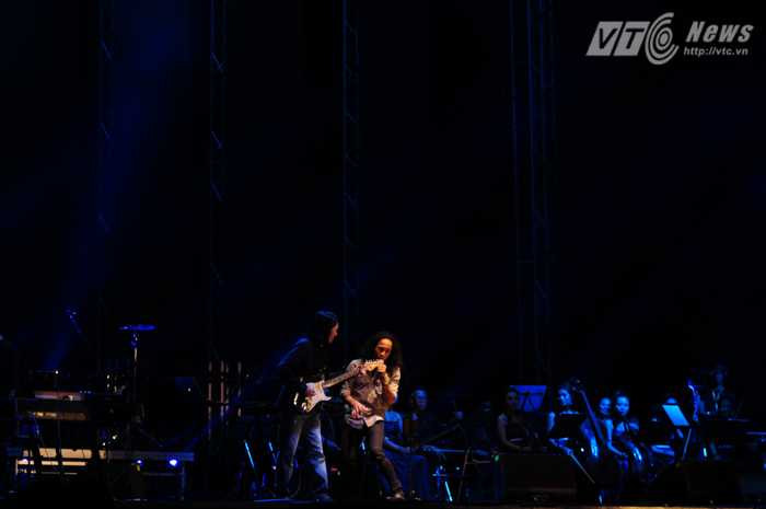 Phạm Anh Khoa và ca khúc Sắc Màu - Ảnh: Tùng Đinh