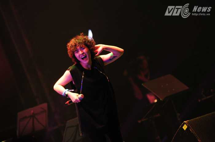 Tiên Tiên quậy tưng bừng với Say You Do - Ảnh: Tùng Đinh