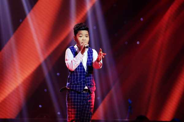 Nguyễn Trọng Tiến Quang sáng dần lên sau từng vòng thi ở The Voice Kids 2015