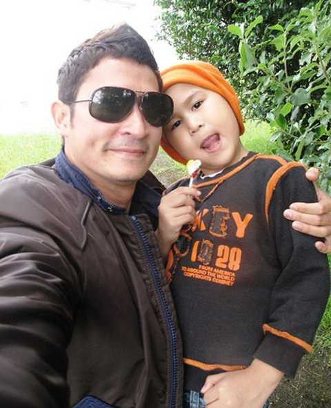 Thậm chí trong thời gian con trai ở New Zealand, Huy Khánh cũng thường xuyên qua thăm con trai.