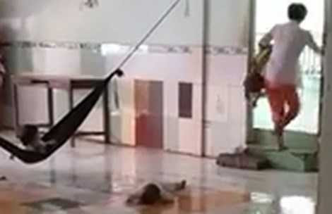 Bạo hành trẻ em