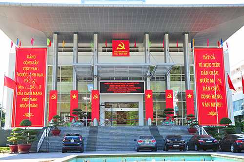 Trung tâm tổ chức hội nghị tỉnh nơi diễn ra Đại hội Đảng bộ tỉnh Quảng Ninh đã được trang trí khánh tiết Trung tâm tổ chức hội nghị tỉnh nơi diễn ra Đại hội Đảng bộ tỉnh Quảng Ninh đã được trang trí khánh tiết