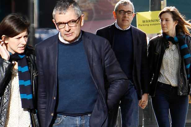 Cặp đôi thường xuyên bị bắt gặp tình tứ đi trên phố.