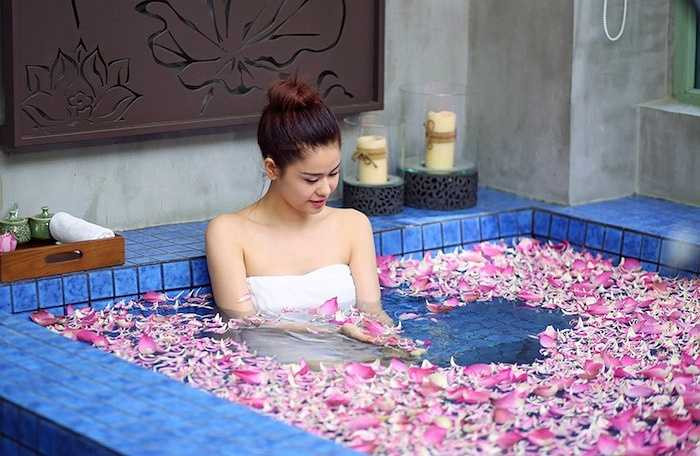 Vì thế cô tranh thủ thời gian rảnh để tút lại vóc dáng, làn da.