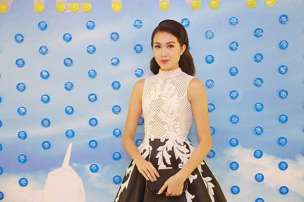 Vừa qua, Á hậu Hoàn vũ Việt Nam 2015 Lệ Hằng đã tham dự một sự kiện giải trí quy tụ nhiều gương mặt nghệ sĩ hàng đầu showbiz Việt