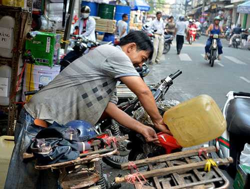 Ngoài tính cơ động, xe cà tàng tiêu thụ rất ít nhiên liệu
