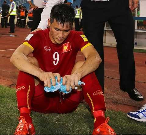 Công Vinh đã khóc sau trận đấu với Iraq