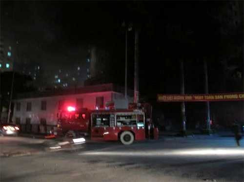 Lực lượng cứu hỏa đang tiếp cận hiện trường (Ảnh: QĐND)