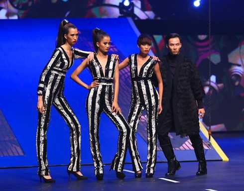 Top 4 VNTM 2015 tạo dáng.