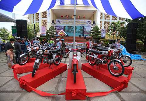 Hàng trăm xe, Honda 67, đọ dáng, phố cổ Hội An