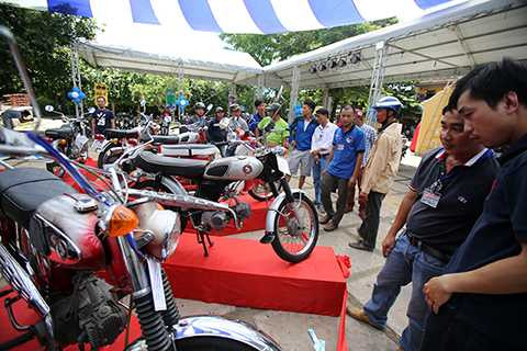 Hàng trăm xe, Honda 67, đọ dáng, phố cổ Hội An