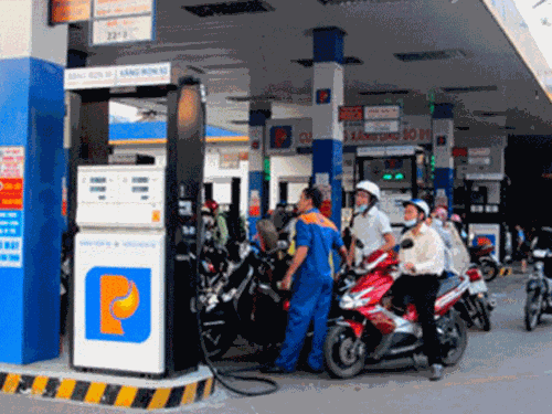 Nhà nước từ bỏ độc quyền xăng dầu và điện: Mừng ít lo nhiều