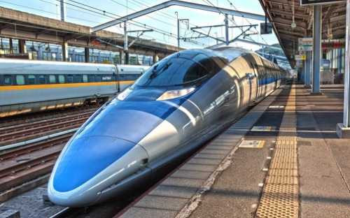 Shinkansen hiện được coi là phương tiện giao thông đứng đầu thế giới về sự an toàn, đúng giờ và hiệu quả - Ảnh: Japan Times.